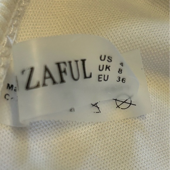 ZAFUL WOMENS WHITE BUTTON CHEEKY BIKINI BOTTOM SWIMWEAR, SIZE 4 - Picture 3 of 3